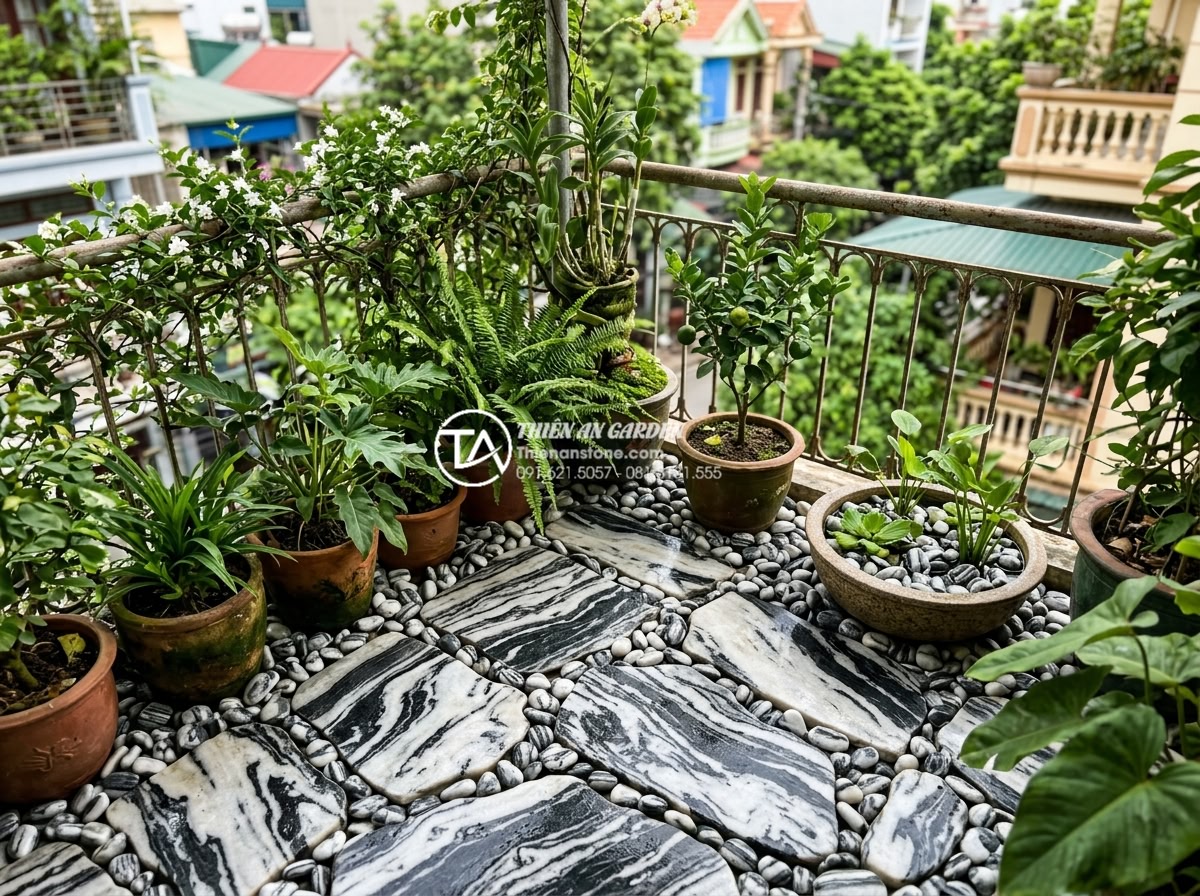 Xu hướng sử dụng sỏi quay và đá cuội trong trang trí ban công 2026 - Long-term maintained beautiful balcony with polished stones and pebbles looking 