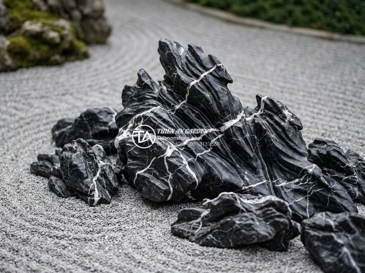 Xu hướng tiểu cảnh gầm cầu thang phong cách Zen (Thiền Nhật Bản) 2026 - Detailed close-up of natural stone materials for Zen garden: smooth river pebble