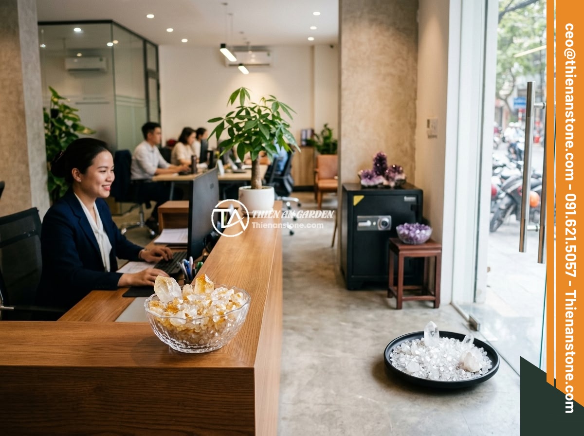 Bán Đá Thạch Anh Vụn TP.HCM - Nguồn Cung Cấp Chất Lượng Cao Giá Cạnh Tranh - Feng shui arrangement of crushed quartz stones in a business office setting, fea