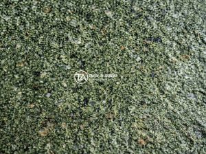 Bảng hiệu đá xanh cốm - Close-up texture of green granite stone slab showing fine-grained mineral partic