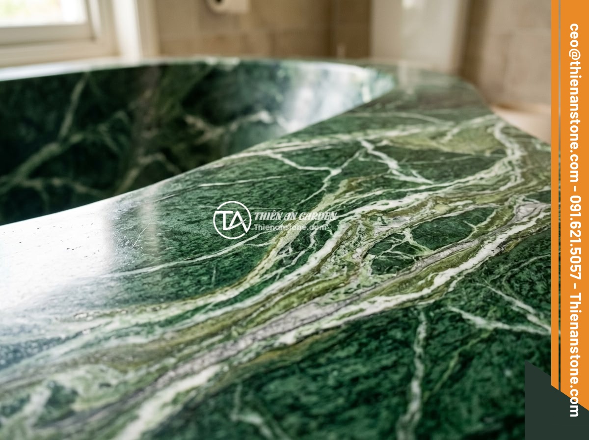 Bồn tắm đá xanh Ấn Độ - Hình 2 Bồn tắm đá xanh Ấn Độ - Close-up detail shot of Indian green stone bathtub surface showing intricate nat