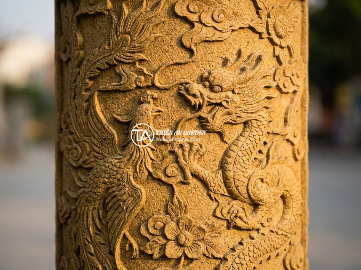 Cập Nhật Xu Hướng Mẫu Trụ Cổng Rào Đá Tự Nhiên Sang Trọng 2026 - Close-up detail shot of an intricately carved natural yellow stone gate pillar w