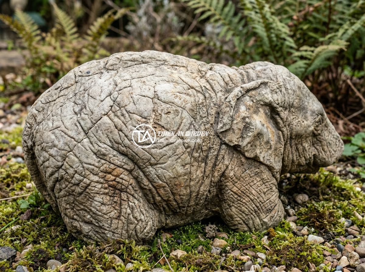 Giá Đá Da Voi Bao Nhiêu Tiền 1kg? Bảng Giá Mới Nhất Và Yếu Tố Quyết Định Giá 2026 - Natural elephant skin stone with detailed wrinkled texture displayed in a garden