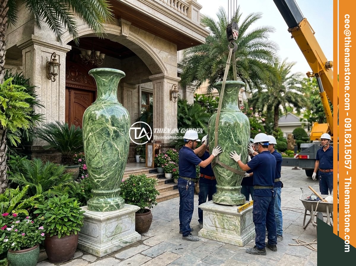 Lục bình đá xanh Ấn Độ - Hình 13 Lục bình đá xanh Ấn Độ - Professional team from Da Canh Thien An carefully installing a pair of large Ind
