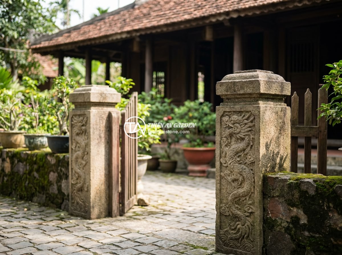 Những Sai Lầm Khi Mua Trụ Đá Hàng Rào Rẻ Và Cách Tránh - Elegant Vietnamese home entrance with feng shui-aligned natural stone fence post