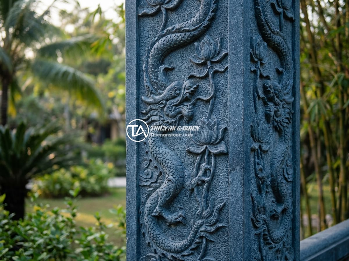 Trụ Đá Hàng Rào Cho Khu Nghỉ Dưỡng Và Sân Vườn Resort - Close-up of beautifully carved blue stone fence pillar with traditional Vietname