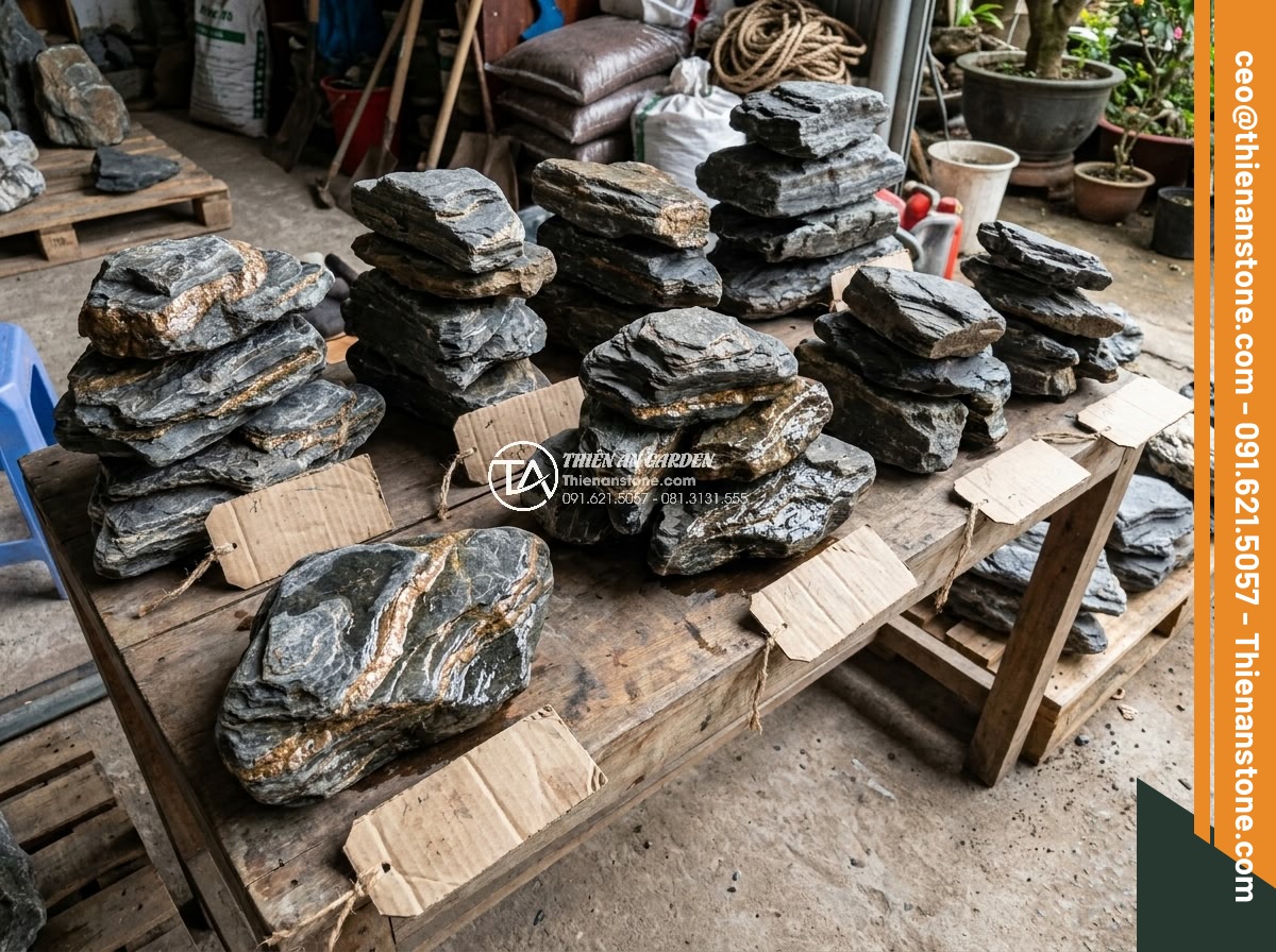 Cách Chọn Đá Cảnh Non Bộ Hợp Mệnh Kim, Mộc, Thủy, Hỏa, Thổ - Hình 16 Cách Chọn Đá Cảnh Non Bộ Hợp Mệnh Kim, Mộc, Thủy, Hỏa, Thổ - Assortment of premium natural rocks used in hòn non bộ, various sizes and colors