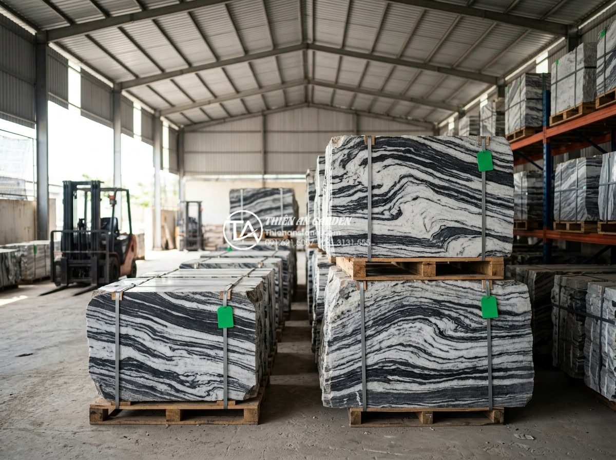 Cách Nhận Biết Đá Tuyết Sơn Thật Và Giả Khi Làm Non Bộ - Hình 17 Cách Nhận Biết Đá Tuyết Sơn Thật Và Giả Khi Làm Non Bộ - Professional stone supplier warehouse with stacks of certified genuine Tuyet Son