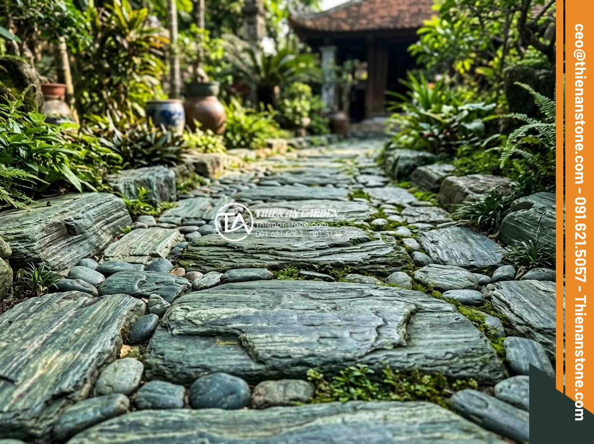 Đá Sỏi Lát Sân: Xu Hướng Thiết Kế Lối Đi Sân Vườn Hiện Đại - Beautifully maintained pebble stone garden path after years of use, looking fres