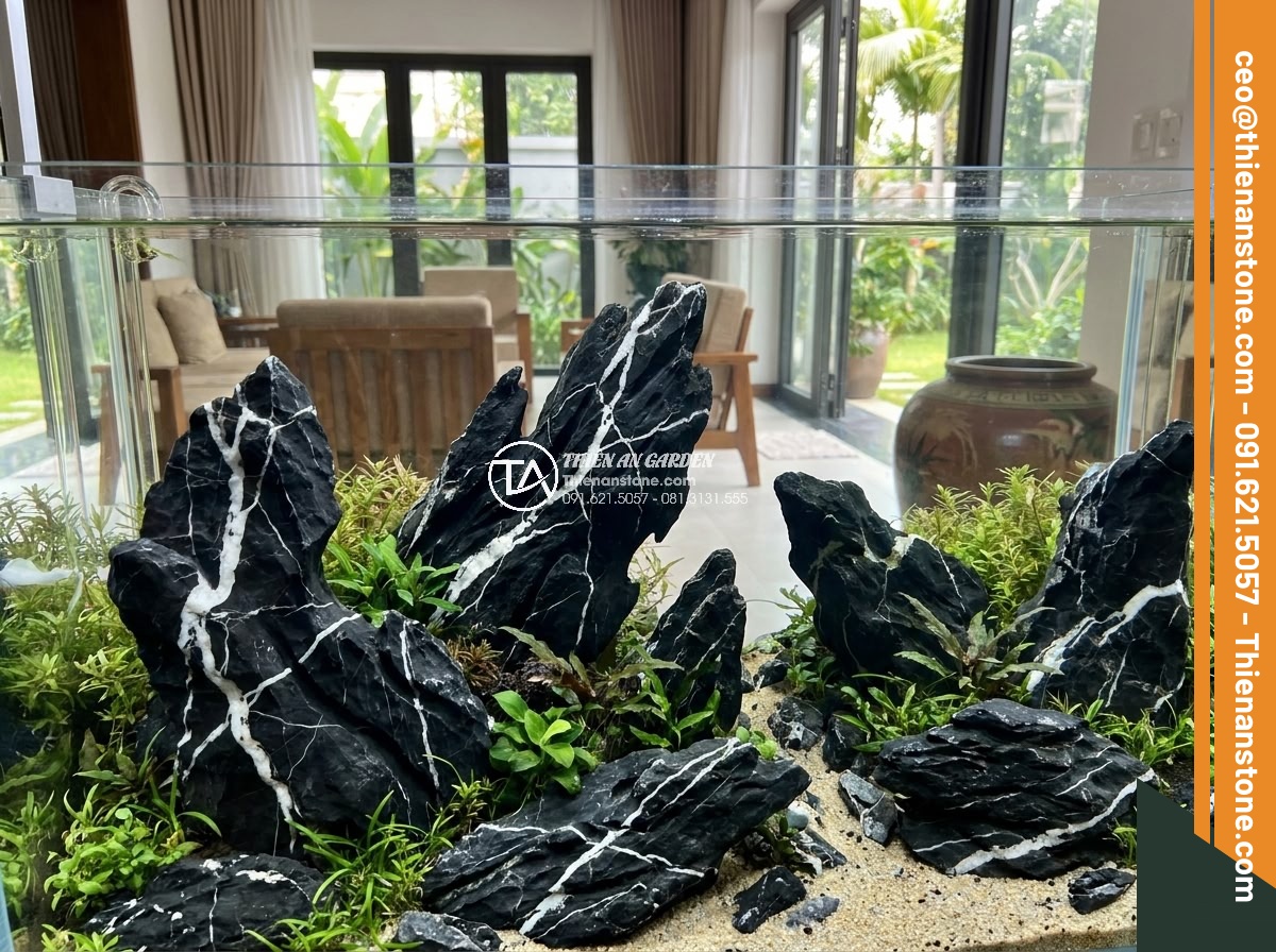 Đá Tiger & Đá Bay Làm Hồ Thủy Sinh Đẹp Nhất 2026 - Professional landscape team from Da Canh Thien An installing premium Tiger and B