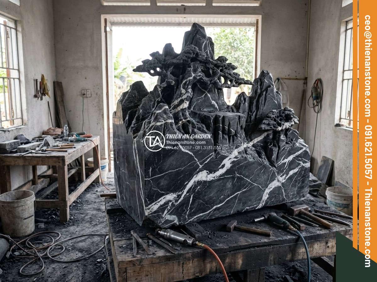 Quy Trình Chế Tác Đá Non Bộ Nguyên Khối Tại Xưởng Điêu Khắc - Artisan at work carving a monolithic natural stone non-bo in a professional work