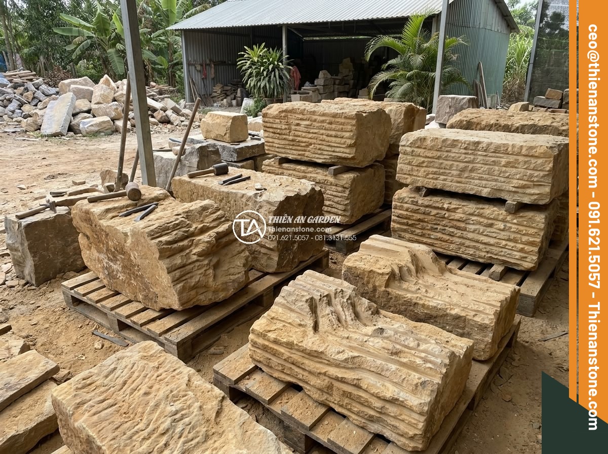 Quy Trình Chế Tác Đá Non Bộ Nguyên Khối Tại Xưởng Điêu Khắc - Variety of natural stone blocks including granite, basalt, and marble displayed 