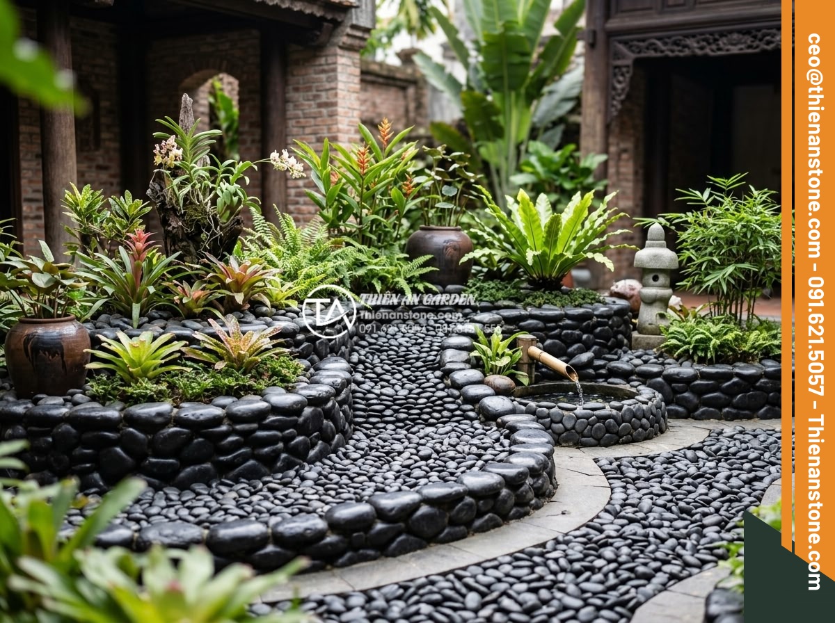 Sỏi Biển Trang Trí: Ưu Điểm Và Ứng Dụng Trong Tiểu Cảnh - Hình 12 Sỏi Biển Trang Trí: Ưu Điểm Và Ứng Dụng Trong Tiểu Cảnh - Creative use of sea pebbles in layered garden design with different stone sizes