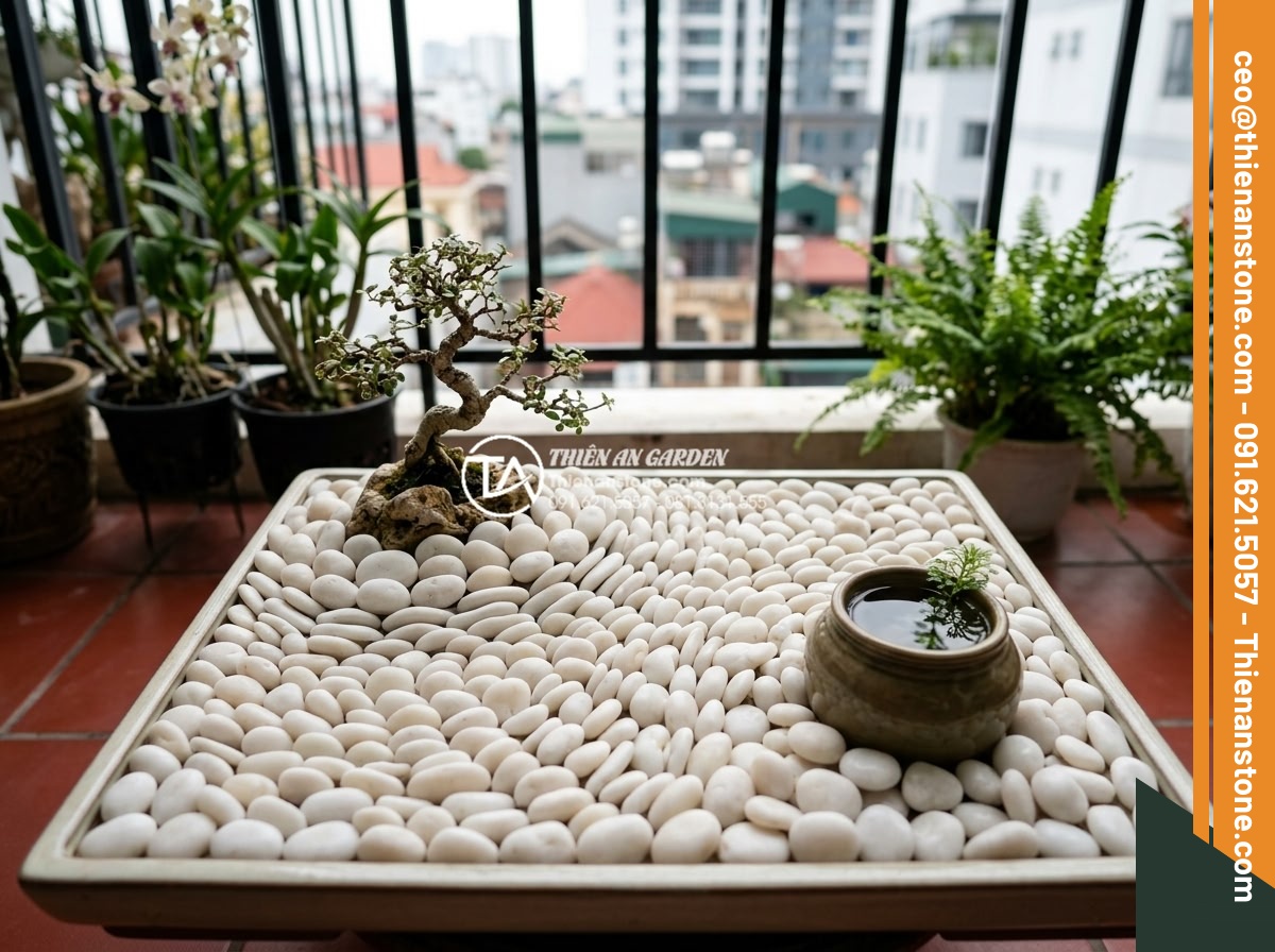 Sỏi Tiểu Cảnh: Nghệ Thuật Sắp Đặt Sỏi Trong Không Gian Nhỏ - Detailed close-up of small pebble landscape in a compact urban balcony featuring