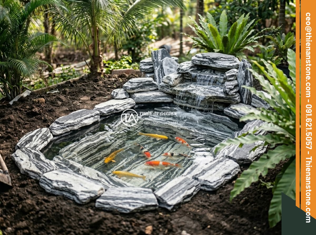 Top 12 Loại Đá Làm Hồ Cá Koi Đẹp Nhất & Tốt Nhất Hiện Nay - Step-by-step construction process of a Koi pond using natural stones for edging,