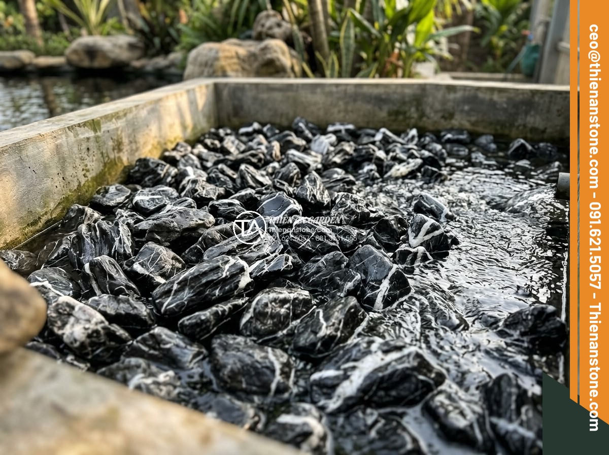 Top 12 Loại Đá Làm Hồ Cá Koi Đẹp Nhất & Tốt Nhất Hiện Nay - Porous black lava rock stones placed in a Koi pond filter chamber showing high s