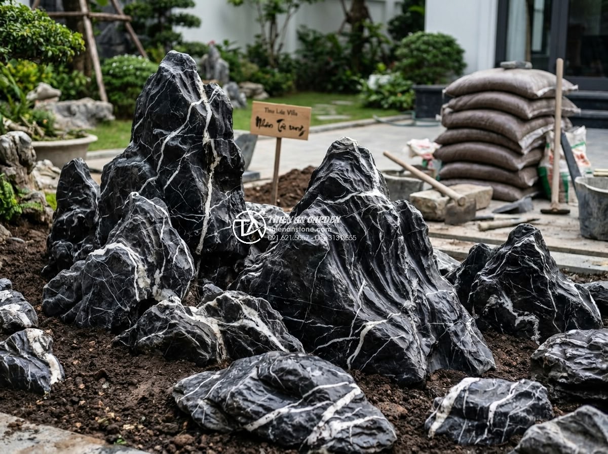 Top 5 Sai Lầm Khi Xếp Đá Non Bộ Làm Ảnh Hưởng Tài Lộc - Professional team from Da Canh Thien An company installing high-end natural ston