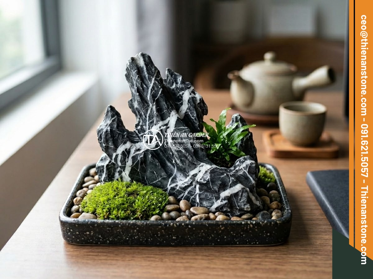 Xu Hướng Chơi Đá Non Bộ Mini Để Bàn Làm Việc Năm 2026 - Close-up view of natural stone mini rockery highlighting health benefits like ai