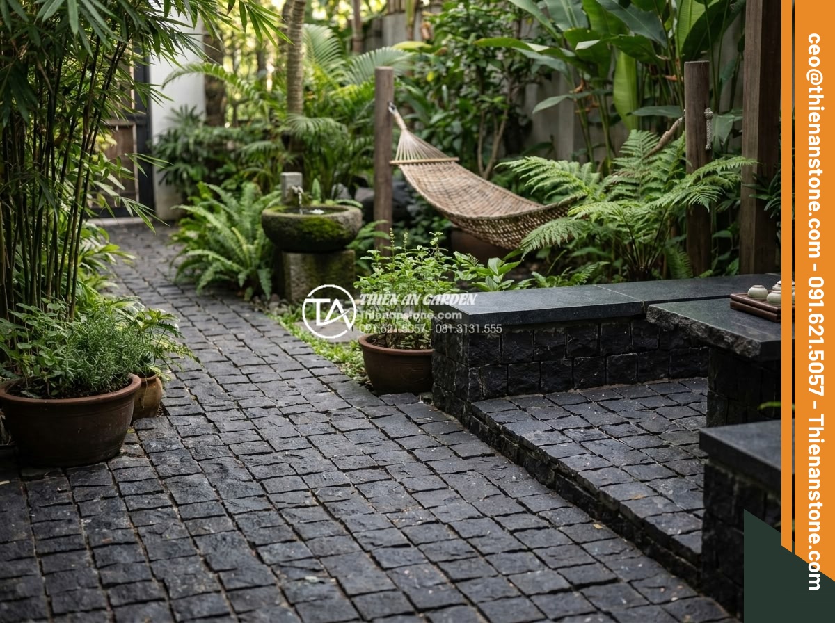 1m2 đá cubic bao nhiêu viên? Cách tính định mức chuẩn cho công trình - Hình 16 1m2 đá cubic bao nhiêu viên? Cách tính định mức chuẩn cho công trình - Health and wellness focused image of family enjoying a cubic stone paved backyar