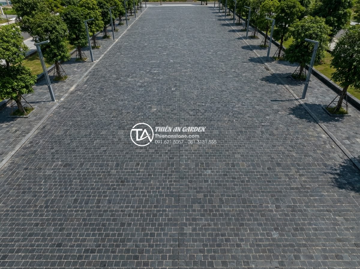 Báo giá đá cubic Thanh Hóa: Giải pháp tiết kiệm cho công trình công cộng - High-resolution aerial view of a large public plaza in Vietnam paved entirely wi