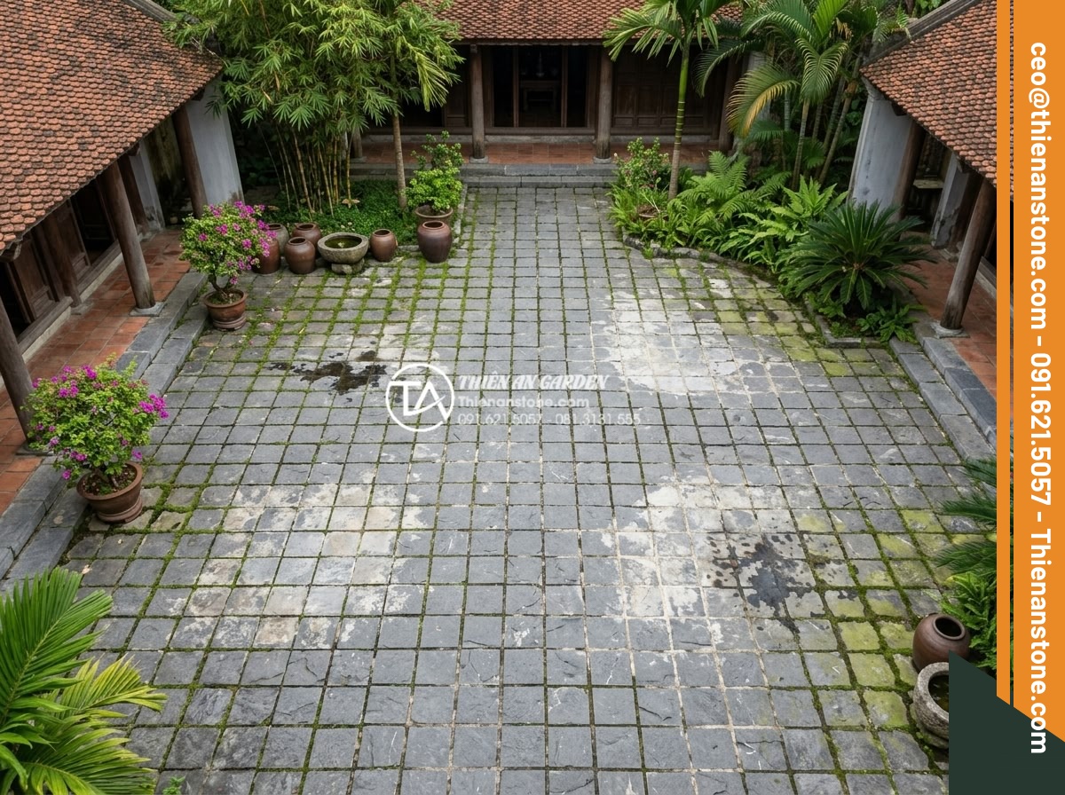 Cách vệ sinh và bảo dưỡng đá cubic lát sân luôn như mới - Aerial view of garden courtyard with cubic pavers showing common damage points l