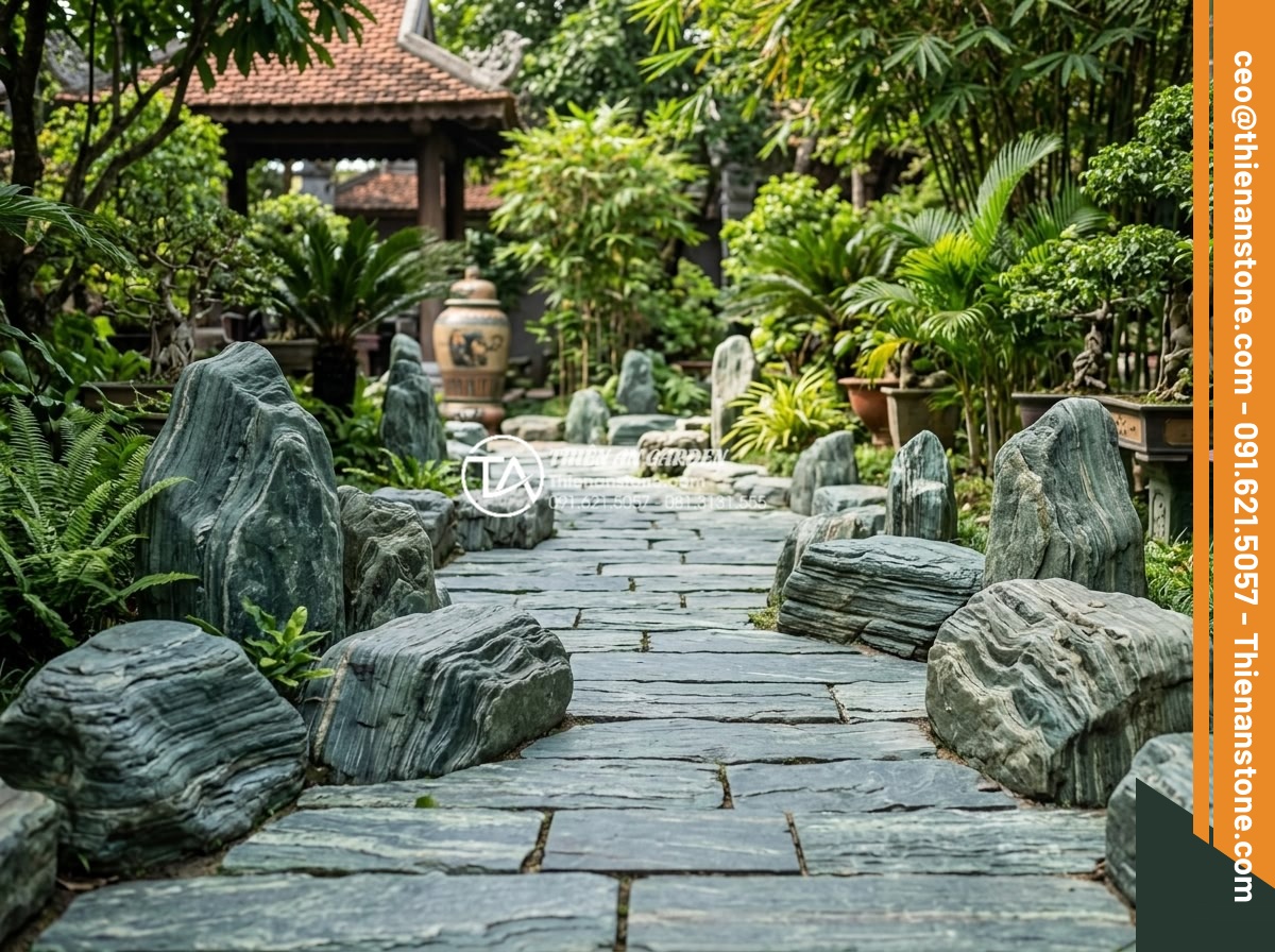 Cách vệ sinh và bảo dưỡng đá dặm bước sân vườn không bị rêu mốc - Long-term maintained stone path in a garden showing no moss after regular protec
