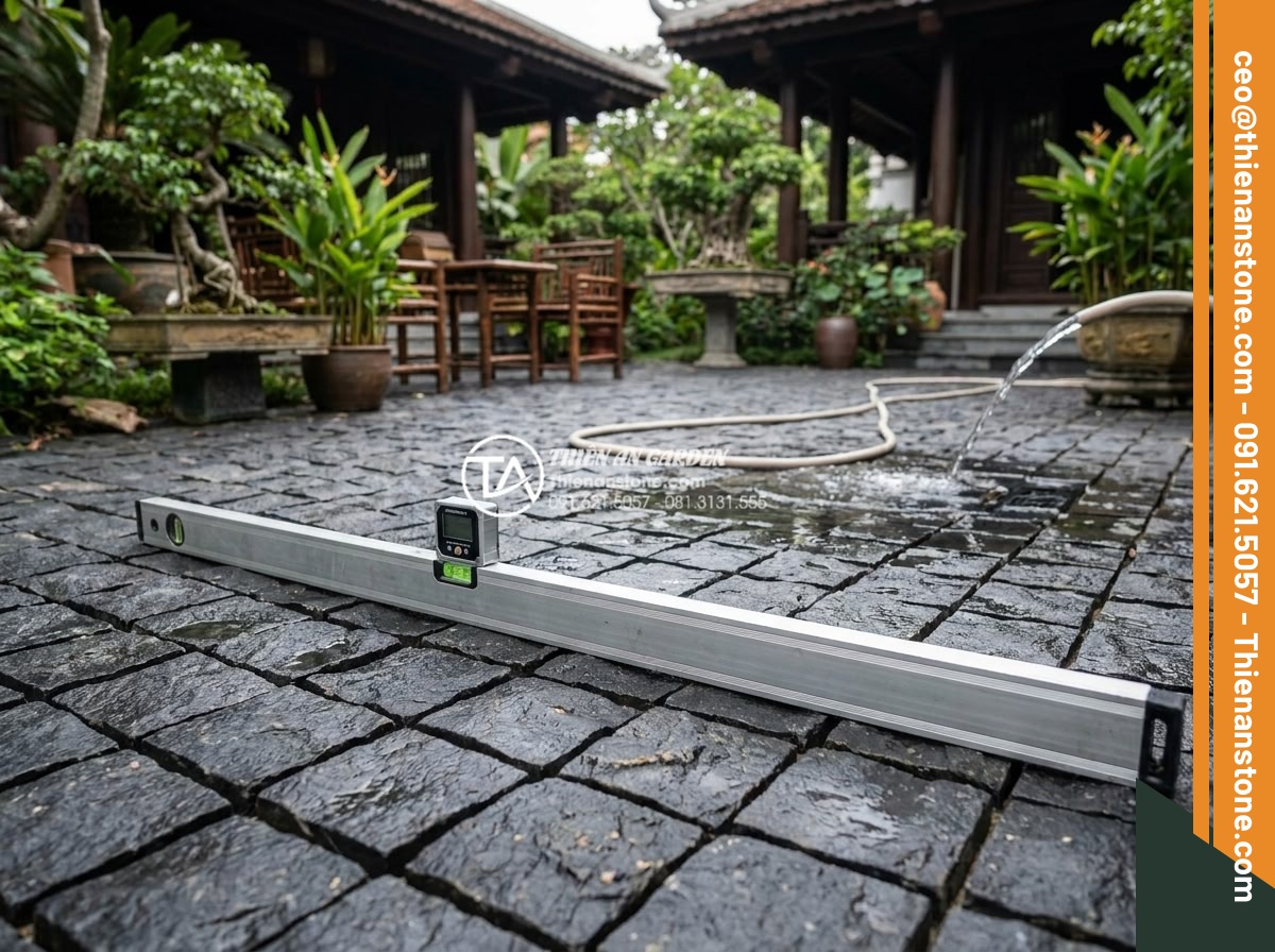 Checklist 7 bước nghiệm thu công trình lát đá cubic lát sân đạt chuẩn - Technical inspection scene in a beautiful Vietnamese villa garden showing an eng