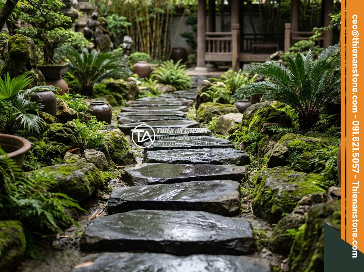 Đá bước dạo đen láng: Sự sang trọng tối thượng cho kiến trúc hiện đại - Long-term aged black basalt stepping stones still maintaining glossy finish in b