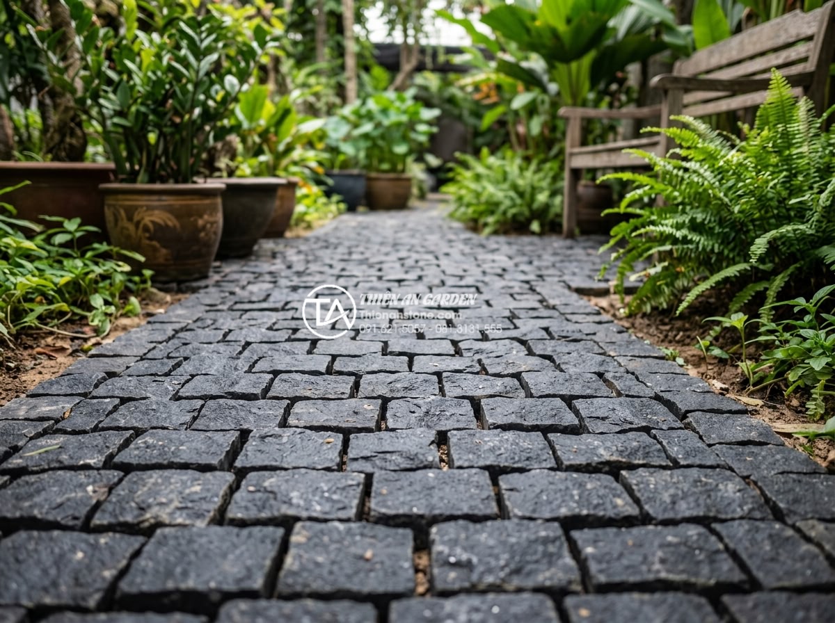 Giá đá cubic phụ thuộc vào yếu tố nào? Bí quyết mua đá chất lượng giá rẻ - Real project photos showing different paving materials installed in similar gard