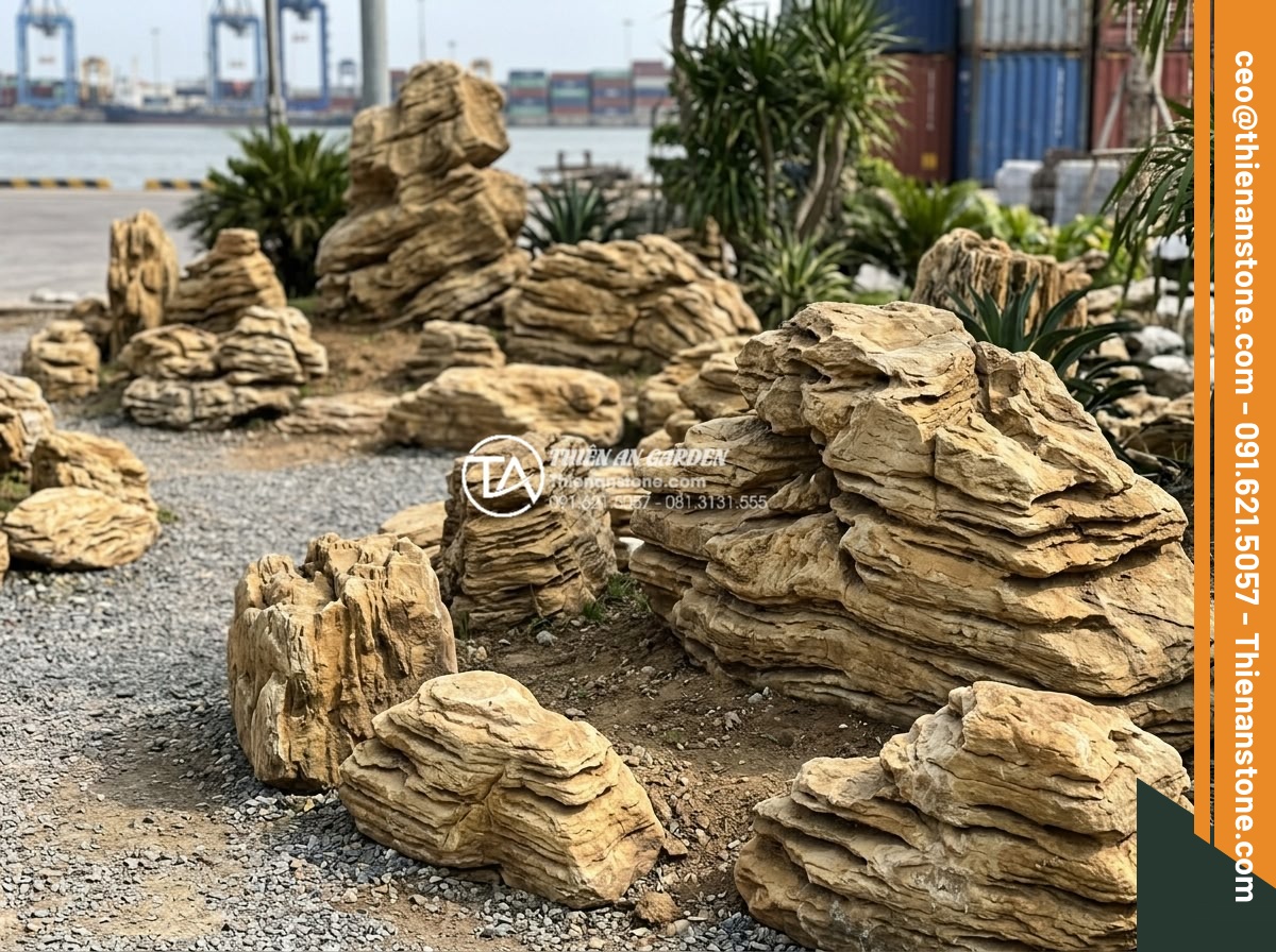 Mua đá cổ thạch ở đâu? Địa chỉ bán uy tín tại TPHCM và Hải Phòng - Stone display area near Hai Phong port showing selected ancient stones suitable 
