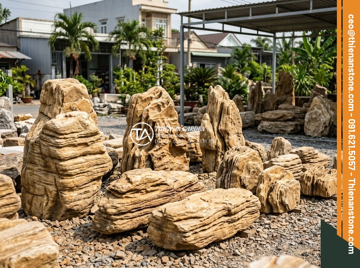 Mua đá cổ thạch ở đâu? Địa chỉ bán uy tín tại TPHCM và Hải Phòng - Professional stone yard in Ho Chi Minh City displaying various sizes of ancient 