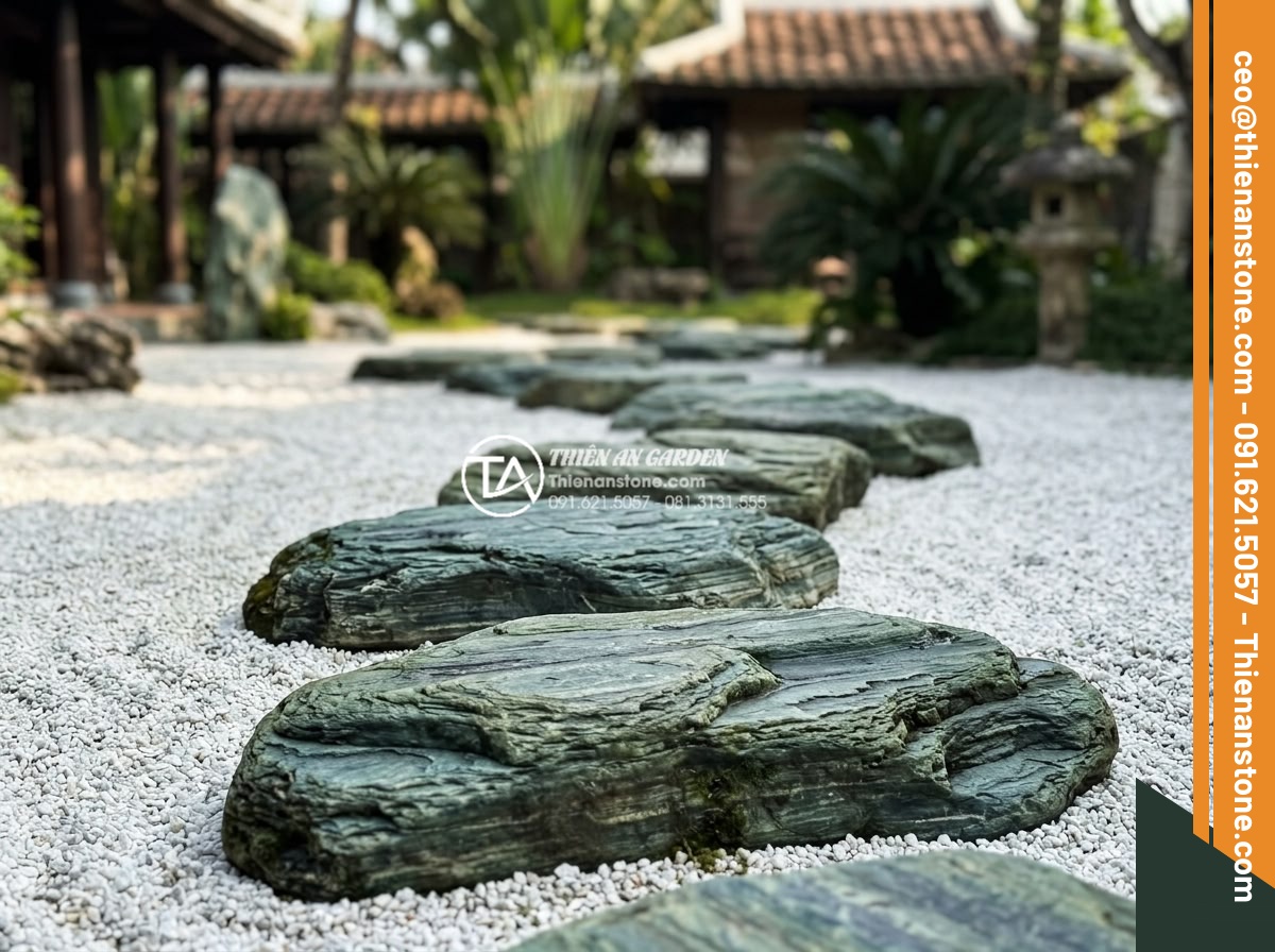 Nghệ thuật sắp đặt đá dặm bước phong cách Nhật Bản (Zen Garden) - Hình 3 Nghệ thuật sắp đặt đá dặm bước phong cách Nhật Bản (Zen Garden) - Close-up of Zen philosophy in garden design with stepping stones symbolizing lif