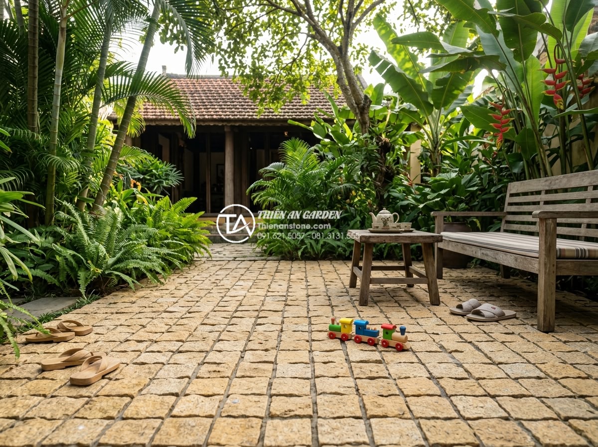 Review 5 đơn vị cung cấp đá cubic uy tín nhất tại Hà Nội và TP.HCM - Family enjoying a cubic stone paved garden patio with children playing safely, g