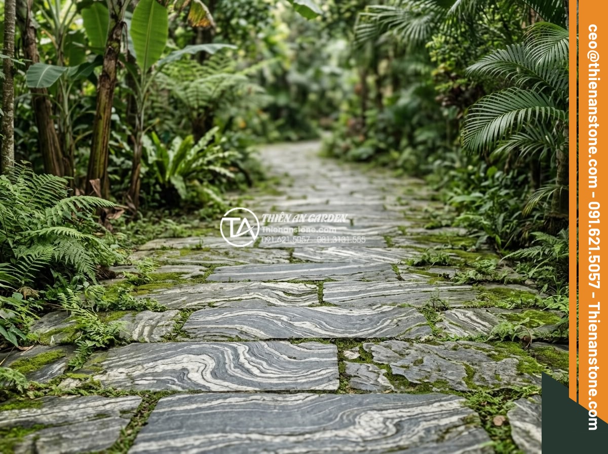 Tại sao đá dặm bước tự nhiên lại đắt hơn đá nhân tạo đúc sẵn? - Aged natural stone path showing long-term durability with natural moss growth
