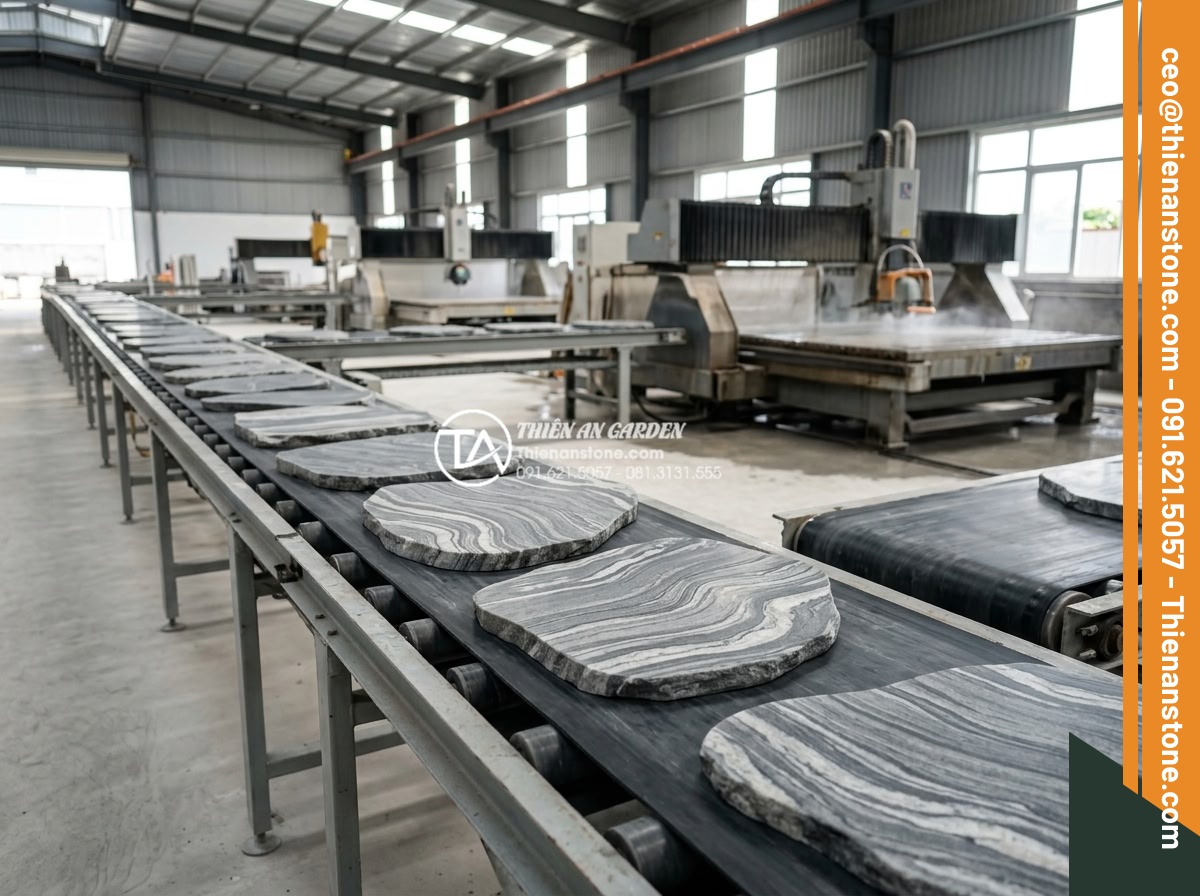 Tổng kho phân phối đá dặm bước sân vườn uy tín, giá rẻ tại Hà Nội & HCM - Hình 4 Tổng kho phân phối đá dặm bước sân vườn uy tín, giá rẻ tại Hà Nội & HCM - Behind the scenes industrial photograph inside a professional Vietnamese stone p