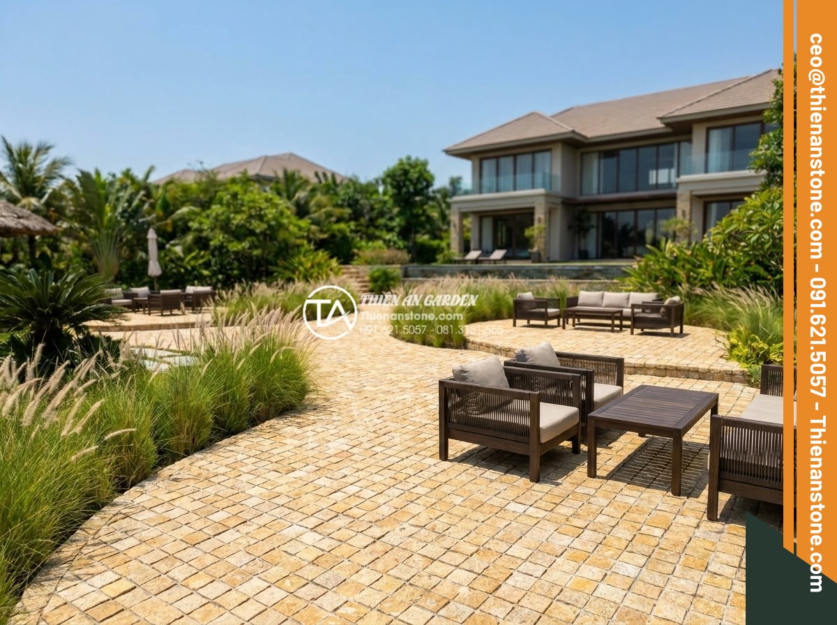 Top 15 mẫu lát đá cubic sân vườn đẹp mắt dẫn đầu xu hướng 2026 - Wide angle shot of a luxurious villa garden paved entirely with mixed size cubic