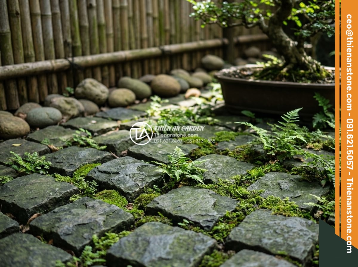 Top 15 mẫu lát đá cubic sân vườn đẹp mắt dẫn đầu xu hướng 2026 - Natural random cubic green stone paving integrated with moss and ferns in an Asi