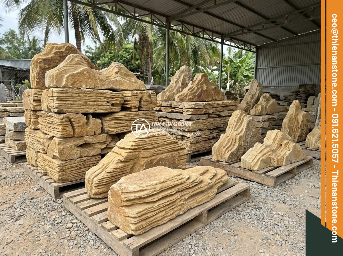 Top 5 địa chỉ bán đá cổ thạch TPHCM uy tín, hỗ trợ vận chuyển tận nơi - Hình 8 Top 5 địa chỉ bán đá cổ thạch TPHCM uy tín, hỗ trợ vận chuyển tận nơi - Organized display area of ancient stones at Sai Gon stone warehouse for landscap