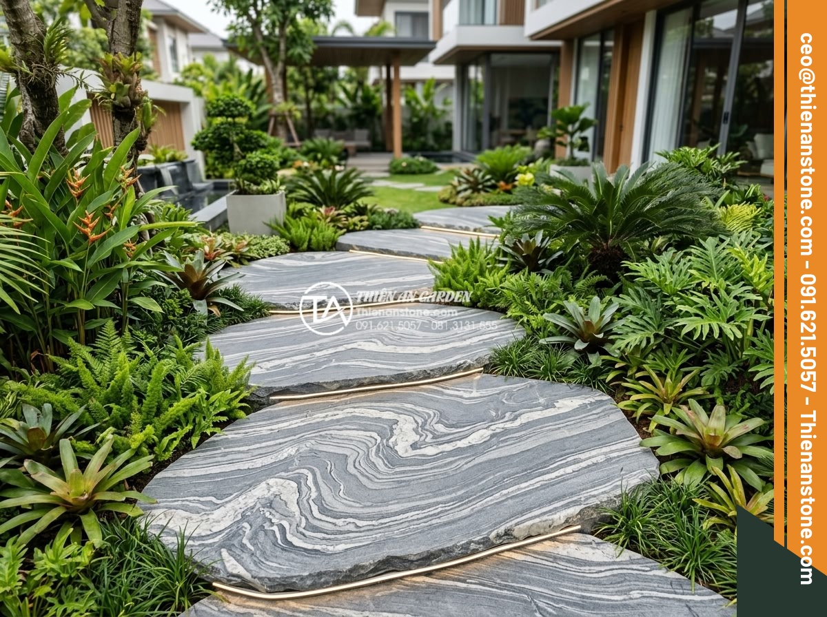 Xu hướng sử dụng đá dặm bước khổ lớn (Jumbo) trong năm 2026 - Wide angle shot of several large format Jumbo stepping stones forming a pathway 