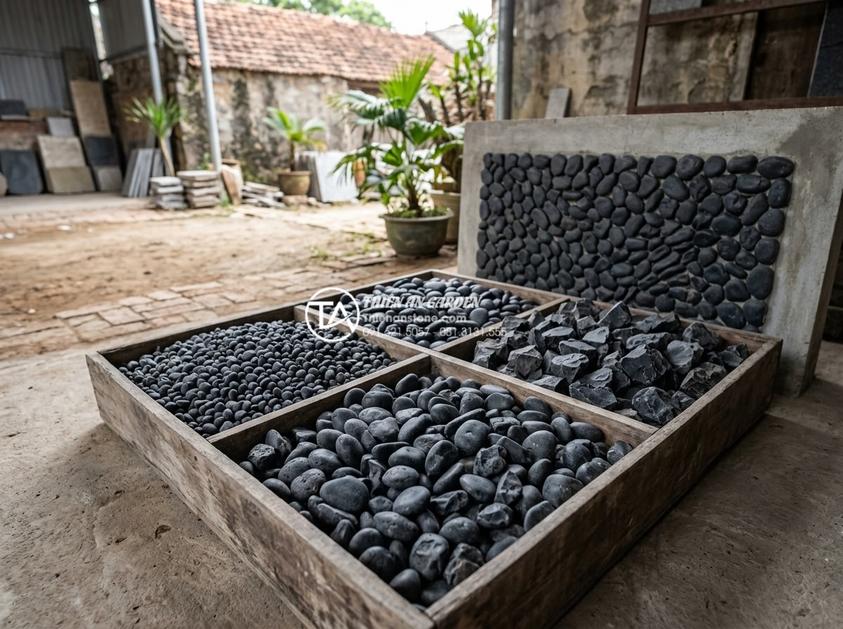 15+ Mẫu đá rối ốp chân tường giúp bảo vệ công trình tuyệt đối - Variety of natural stone pebble types including black Lai Chau pebbles arranged 