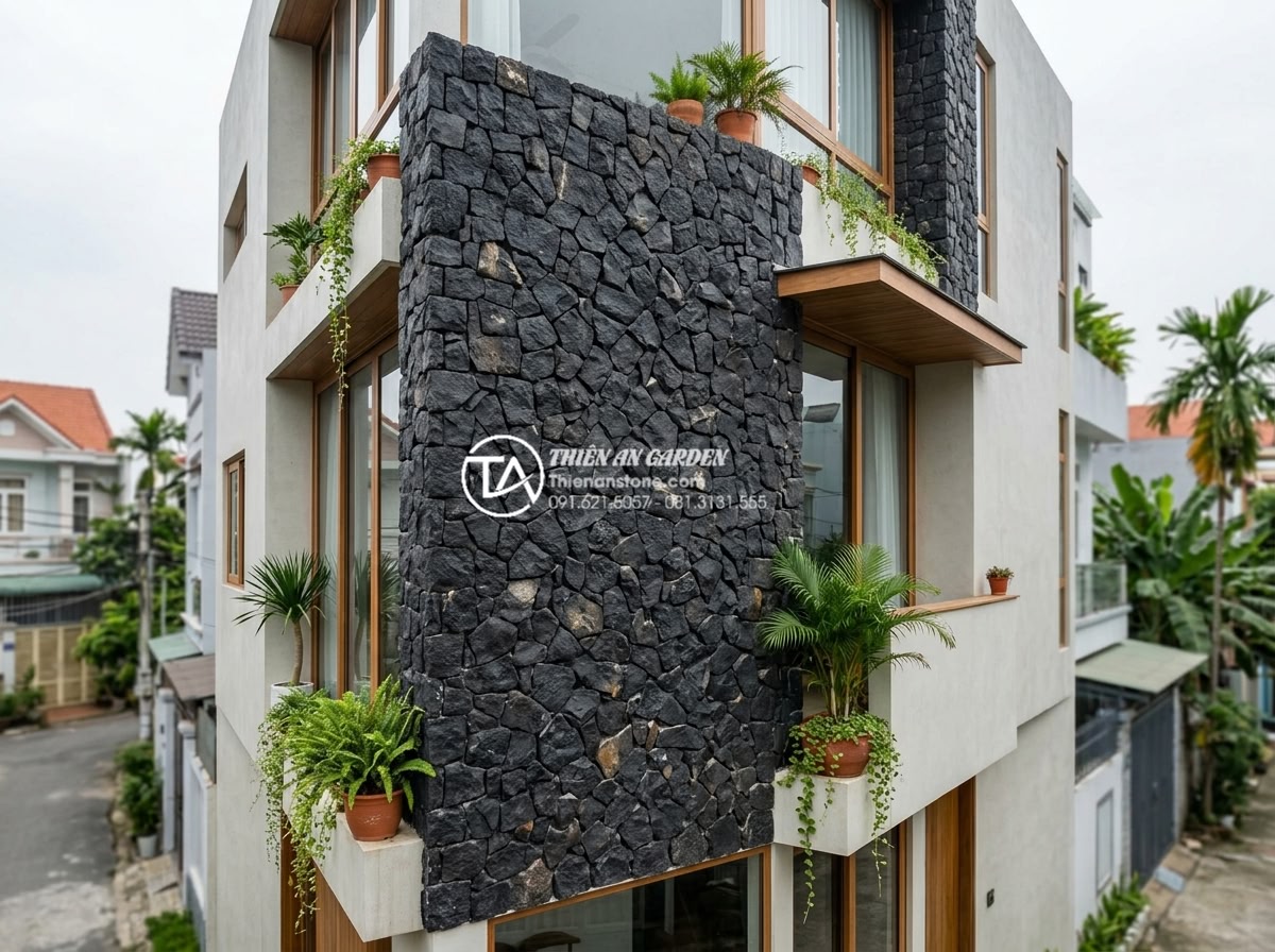 20 Ý tưởng sử dụng đá rối trang trí mặt tiền nhà phố cực ấn tượng - Modern Vietnamese townhouse facade decorated with natural irregular rubble stone