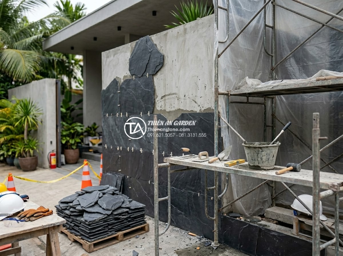 20 Ý tưởng sử dụng đá rối trang trí mặt tiền nhà phố cực ấn tượng - Professional team installing high-quality rubble stones on modern house front wa