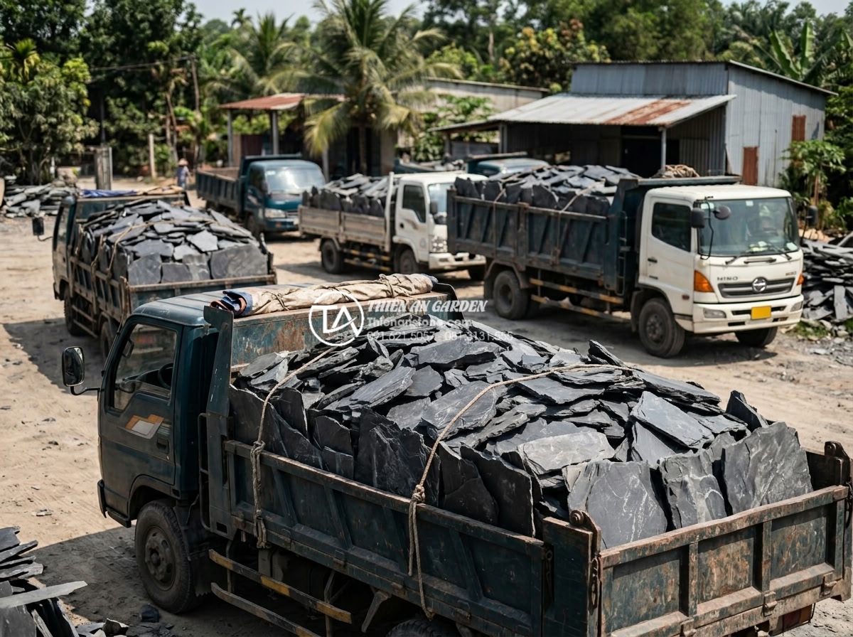 Bảng giá đá rối lát sân vườn: Kinh nghiệm mua đá rẻ và chất lượng - Large quantity of natural stone rubble loaded on trucks ready for delivery to ga