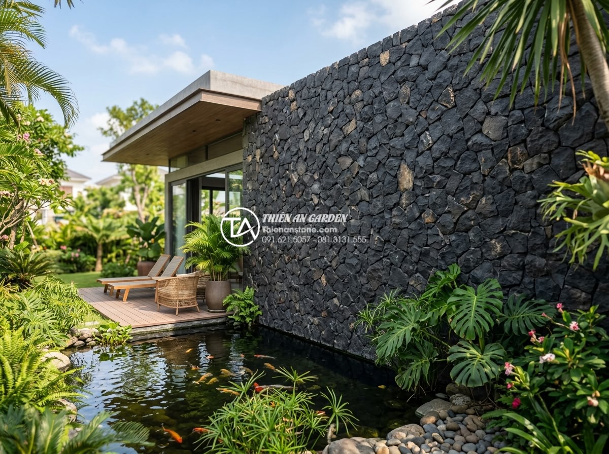 Báo giá đá rối ốp tường 2026: Cập nhật chi phí vật tư và nhân công - High-resolution image of a modern luxury villa exterior wall beautifully clad wi