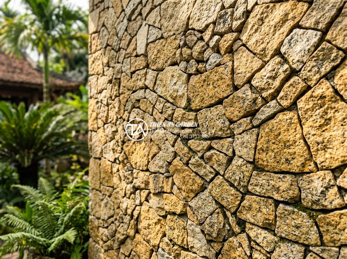 Báo giá đá rối ốp tường 2026: Cập nhật chi phí vật tư và nhân công - Detailed photograph of multicolored Lai Chau natural rubble stones arranged in a