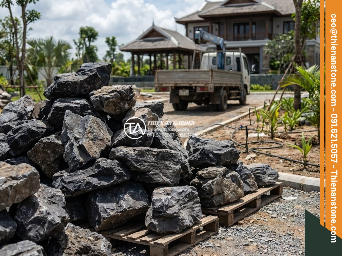 Cách vận chuyển đá tai mèo khối lượng lớn không bị nứt vỡ - Professional team from Da Canh Thien An delivering bulk cat ear stones to luxury