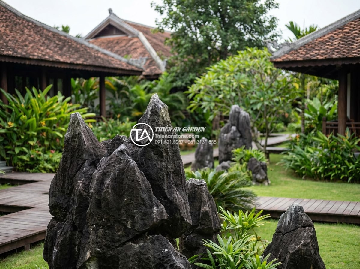 Checklist 7 bước chọn mua đá tai mèo chuẩn cho người mới bắt đầu - Professional installation team placing cat ear stones in completed garden projec