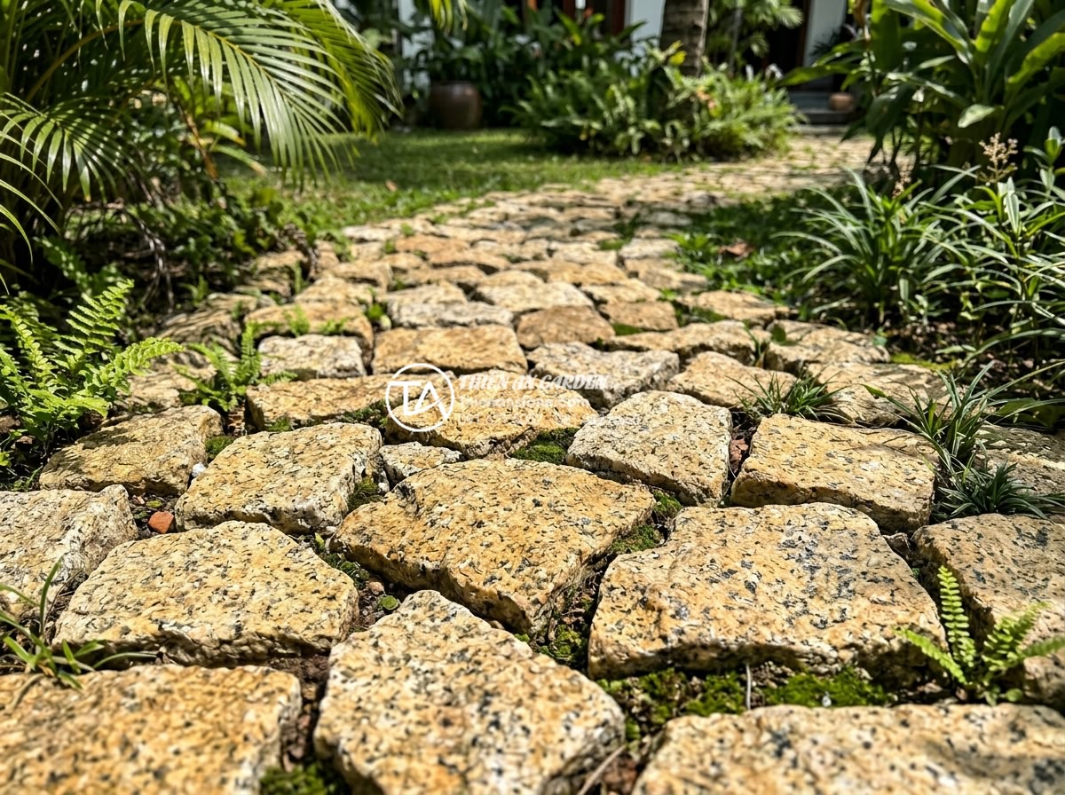 Đá rối đa sắc: Lựa chọn hàng đầu cho các resort và villa cao cấp - Close-up view of multi-colored natural river stones with irregular shapes in yel