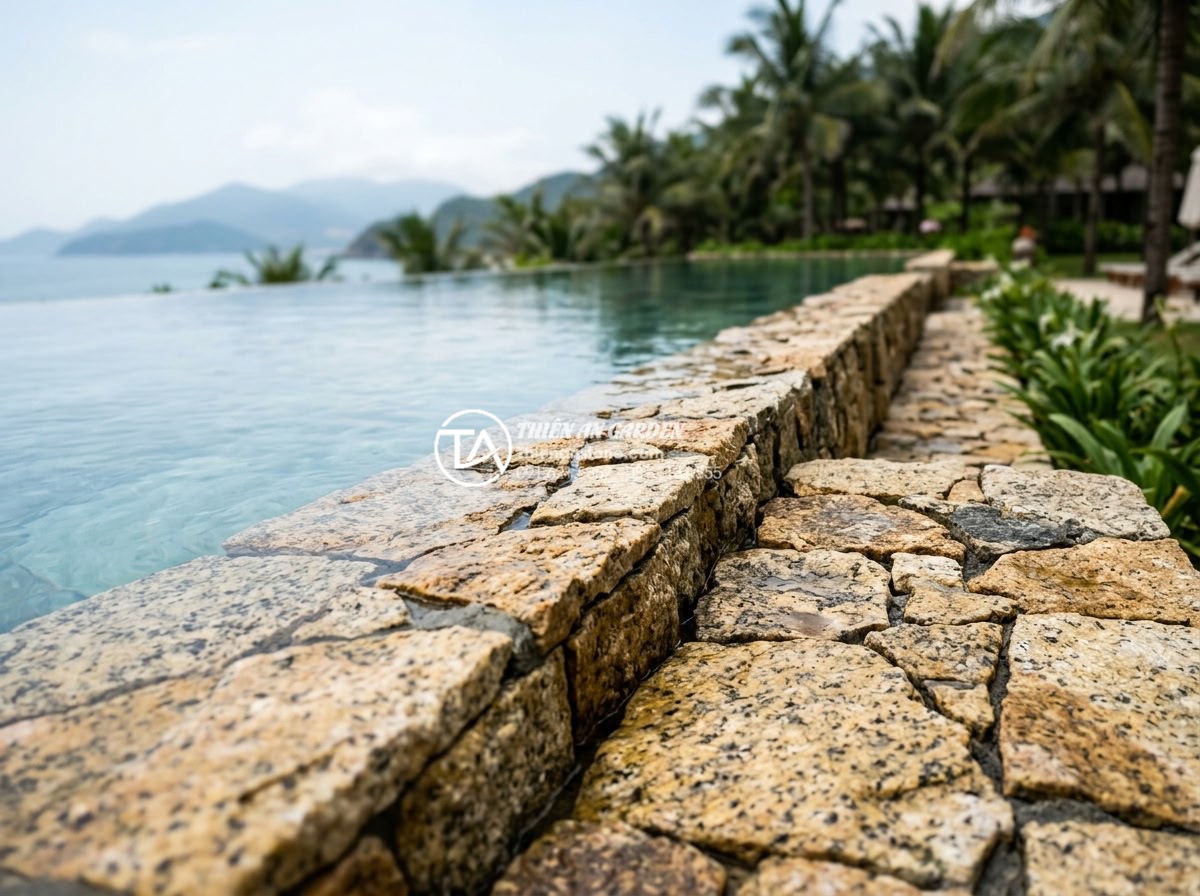 Đá rối đa sắc: Lựa chọn hàng đầu cho các resort và villa cao cấp - High-end resort infinity pool edge decorated with irregular multi-colored natura