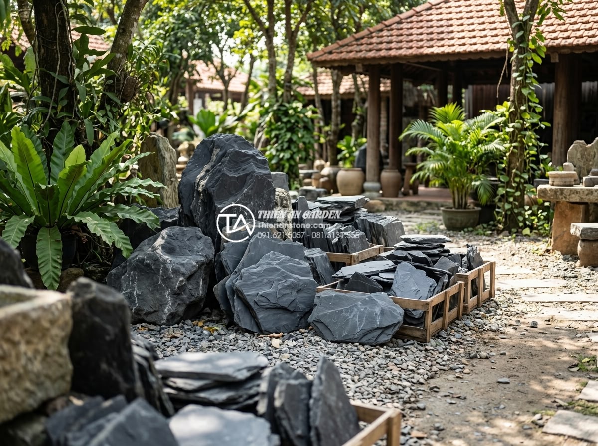 Đá rối là gì? Xu hướng sử dụng đá tự nhiên trong kiến trúc 2026 - Diverse samples of ragged stones in various sizes and colors displayed in outdoo